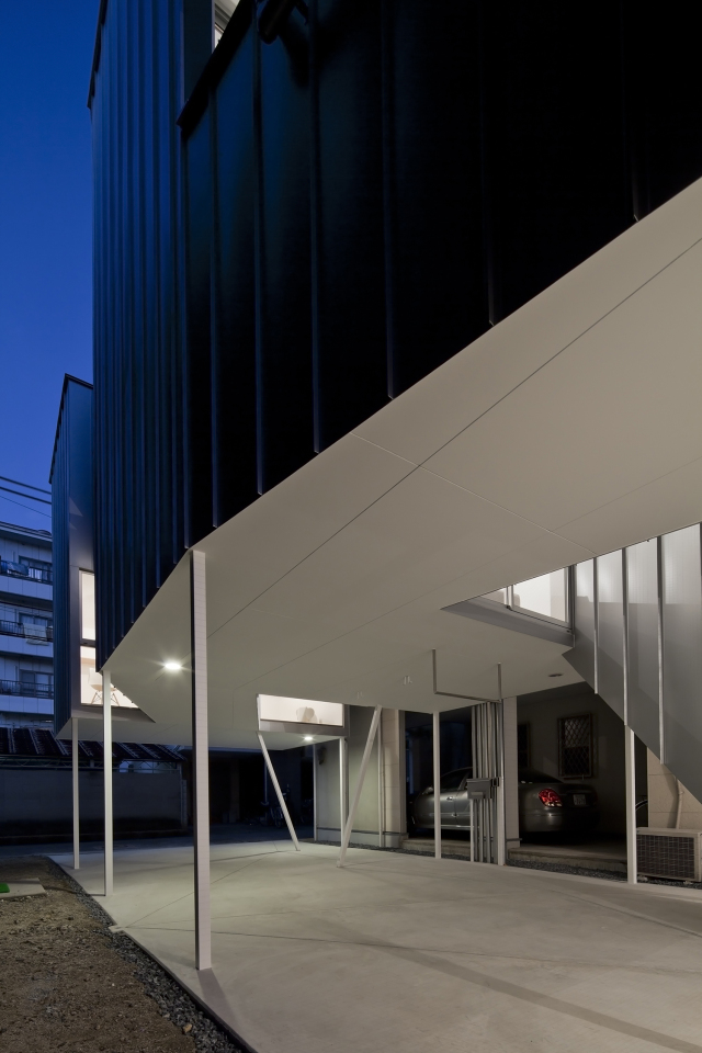 Dig in the Sky: photo by Shigeo Ogawa