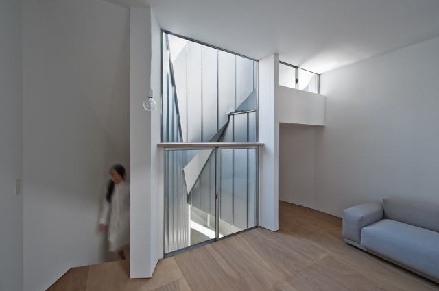 Dig in the Sky: photo by Shigeo Ogawa