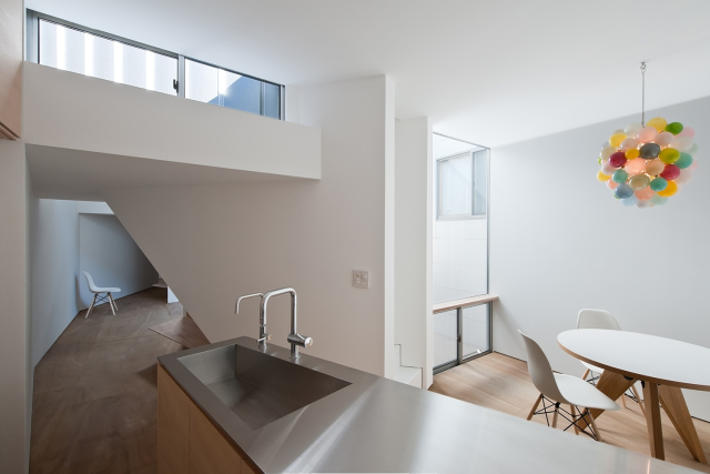 Dig in the Sky: photo by Shigeo Ogawa