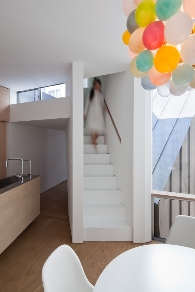 Dig in the Sky: photo by Shigeo Ogawa