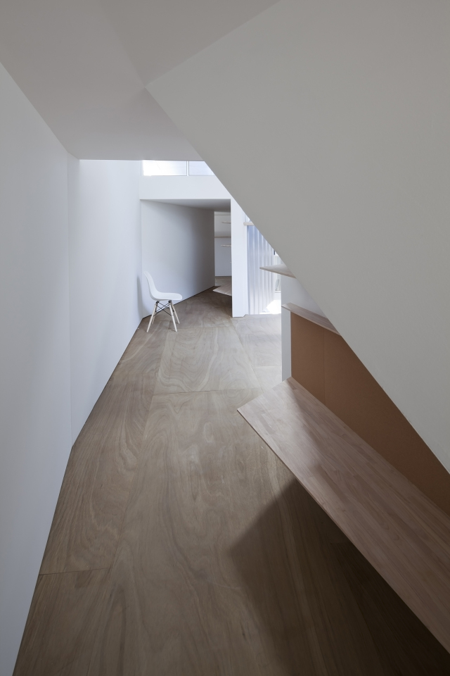 Dig in the Sky: photo by Shigeo Ogawa