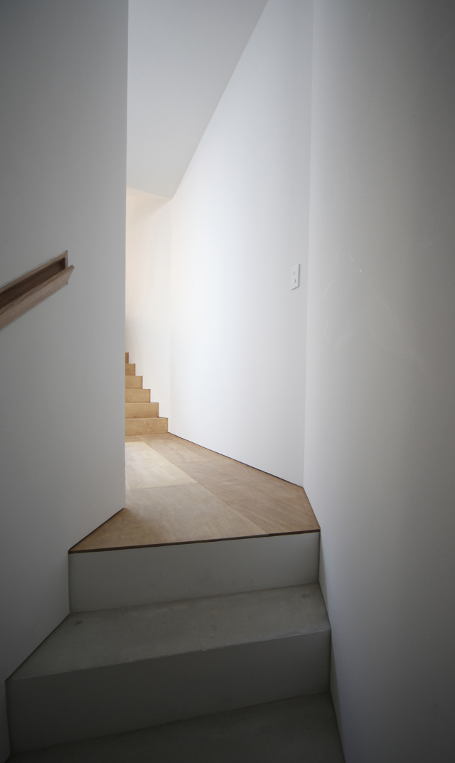 Dig in the Sky: photo by Shigeo Ogawa